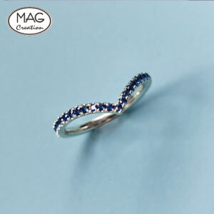 海藍寶系列：18K 白金 鑲碎 藍寳石 線戒 配 皇冠海藍寶鑽石戒指